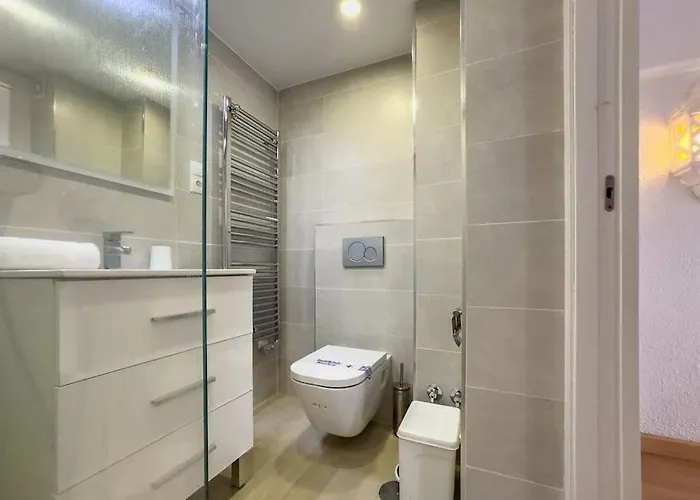 Skol 208a First Line West Facing Duplex Apartment *