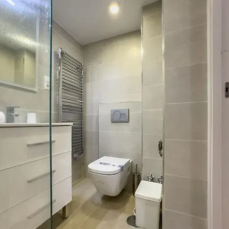 Skol 208a First Line West Facing Duplex Апартаменты *